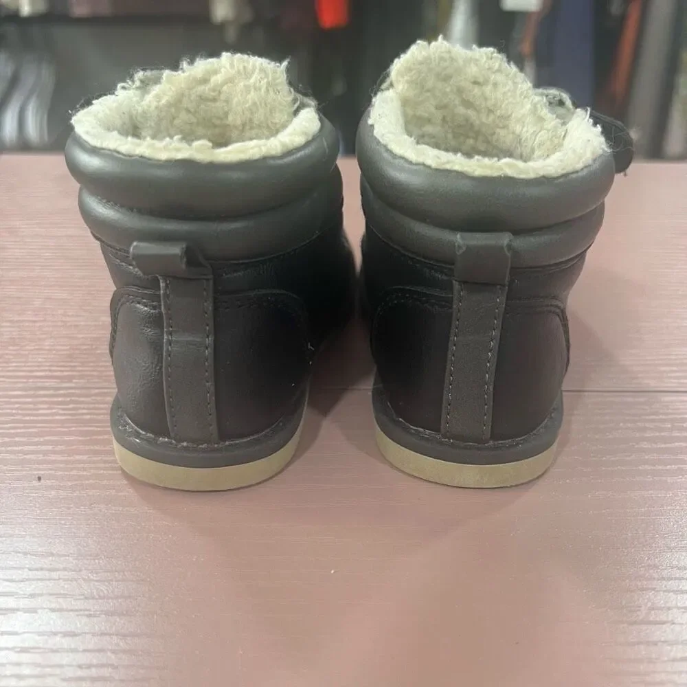 🏈 Old Navy Fleece Lined Boots size 8 toddler